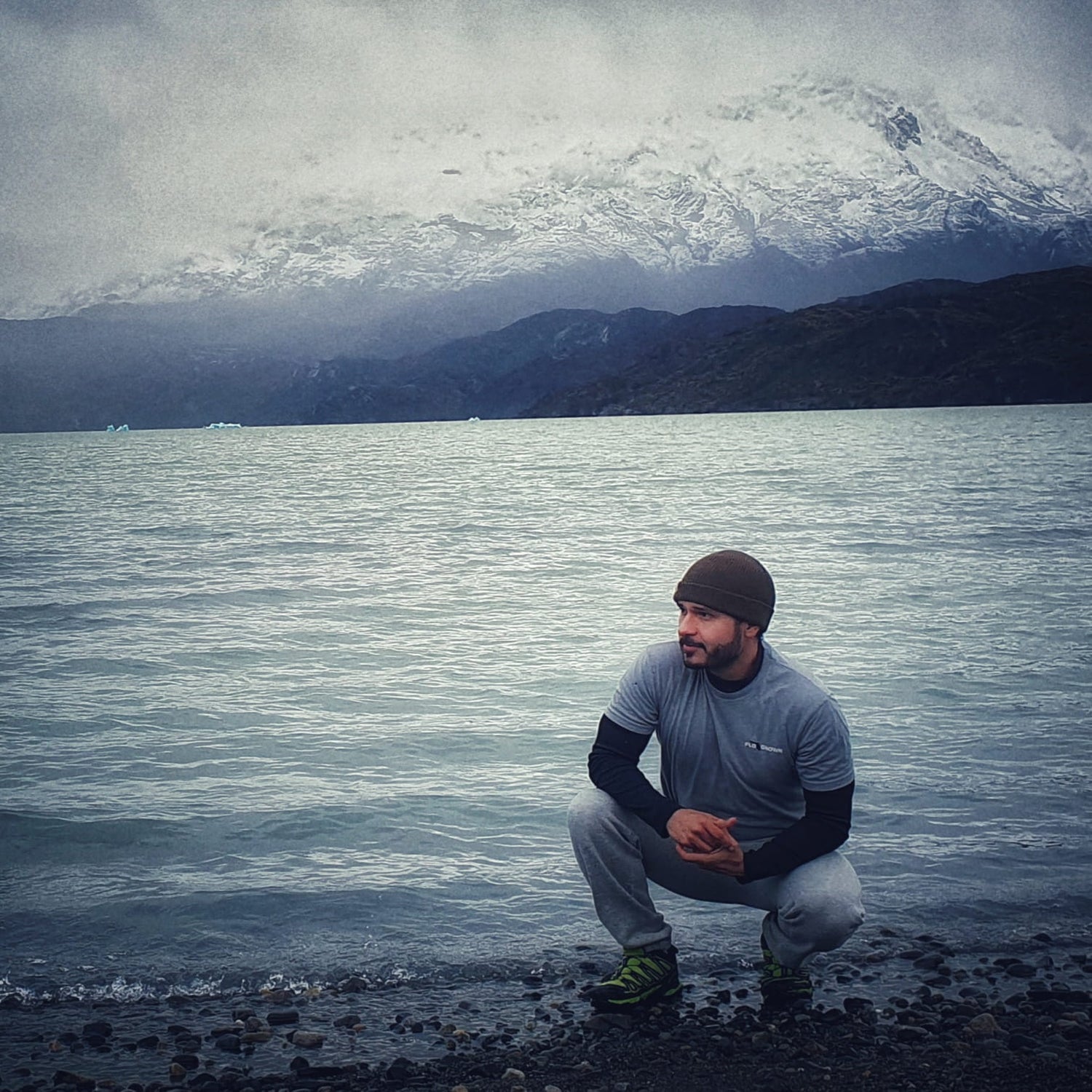 Fotografía del Fundador de ProteinasMedellin.com en el glaciar Grey